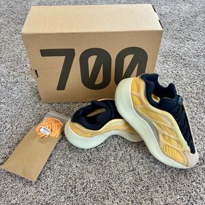 NIB Adidas Yeezy 700 V3 Mono Safflower